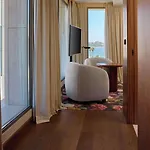 Duo Lisbon, Curio Collection By Hilton