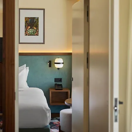 Szálloda Duo Lisbon, Curio Collection By Hilton 4*