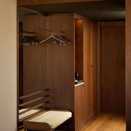 Duo Lisbon, Curio Collection By Hilton