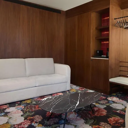 Duo Lisbon, Curio Collection By Hilton