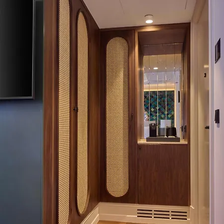 Duo Lisbon, Curio Collection By Hilton Lisboa