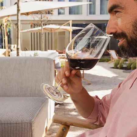 酒店 Duo Lisbon, Curio Collection By Hilton 4*