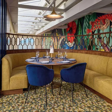 Duo Lisbon, Curio Collection By Hilton Готель