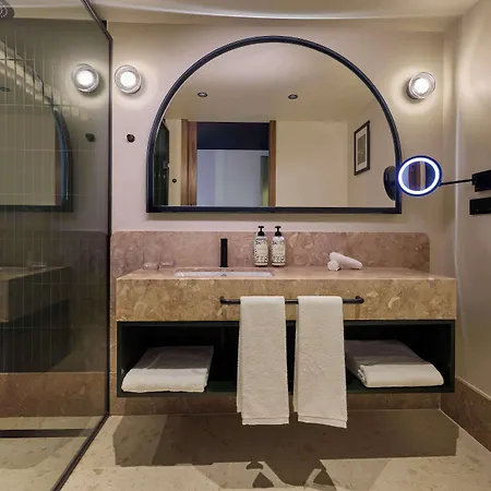 Duo Lisbon, Curio Collection By Hilton Готель Лісабон