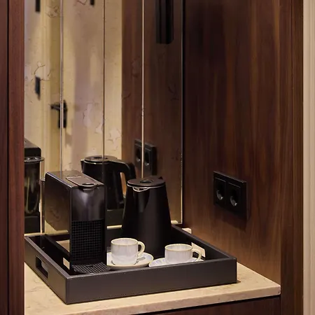 Hotel Duo Lisbon, Curio Collection By Hilton 4*
