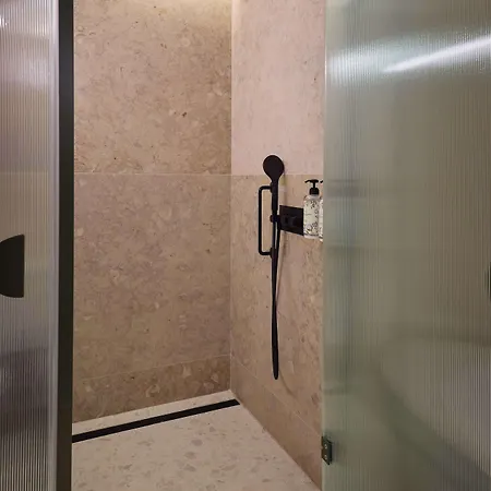 Duo Lisbon, Curio Collection By Hilton Готель