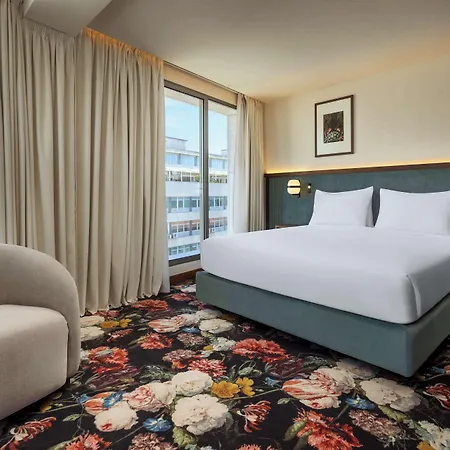 Duo Lisbon, Curio Collection By Hilton Готель