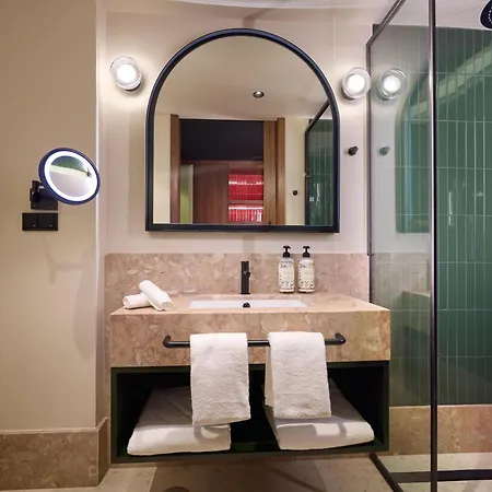 Hotel Duo Lisbon, Curio Collection By Hilton
