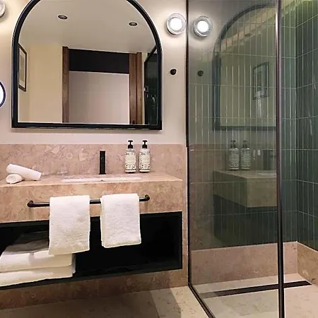 Hotel Duo Lisbon, Curio Collection By Hilton Lisboa
