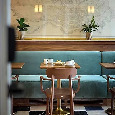 Duo Lisbon, Curio Collection By Hilton