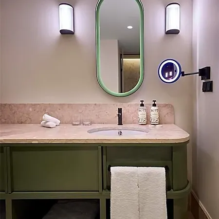 Hotel Duo Lisbon, Curio Collection By Hilton Lisbon