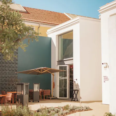Отель Duo Lisbon, Curio Collection By Hilton 4*