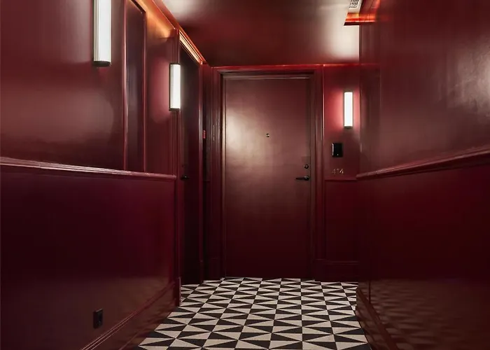 Duo Lisbon, Curio Collection By Hilton