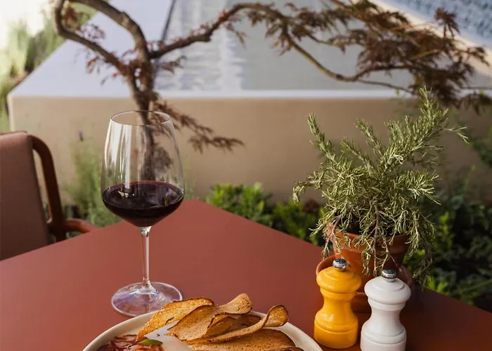 Hotel Duo Lisbon, Curio Collection By Hilton 4*