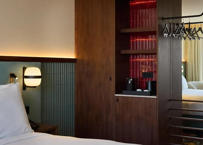 Hotel Duo Lisbon, Curio Collection By Hilton 4*