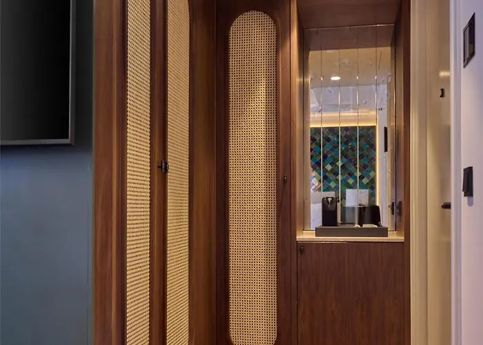 Duo Lisbon, Curio Collection By Hilton Lisboa