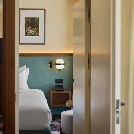 Duo Lisbon, Curio Collection By Hilton