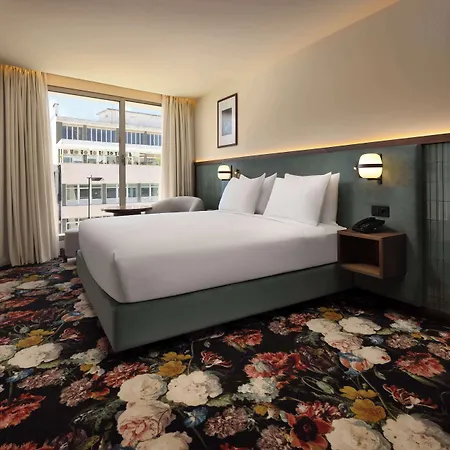 ホテル Duo Lisbon, Curio Collection By Hilton