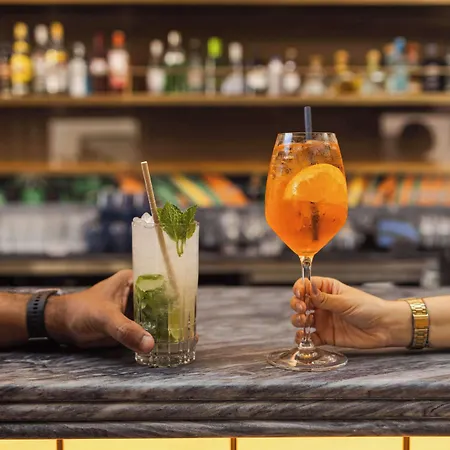 ホテル Duo Lisbon, Curio Collection By Hilton 4*