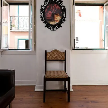 ホテル Duo Lisbon, Curio Collection By Hilton 4*